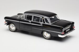 Opel Kapitan P2 Schwarz Revell 1:18 08821 Metall – Bild 7 von 8