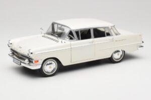 Opel Kapitan P2 Weiss Revell 1:18 08821-M1 Metall