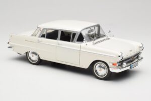 Opel Kapitan P2 Weiss Revell 1:18 08821-M1 Metall – Bild 6 von 8