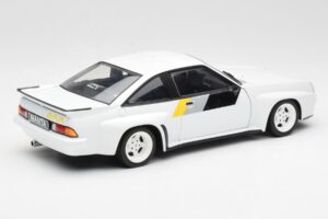 Opel Manta 400 Homologation Weiss Revell 1:18 8819 Metall – Bild 3 von 8