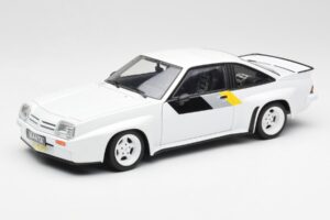 Opel Manta 400 Homologation Weiss Revell 1:18 8819 Metall