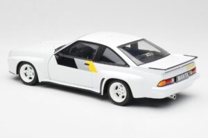 Opel Manta 400 Homologation Weiss Revell 1:18 8819 Metall – Bild 7 von 8