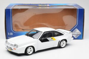Opel Manta 400 Homologation Weiss Revell 1:18 8819 Metall – Bild 8 von 8