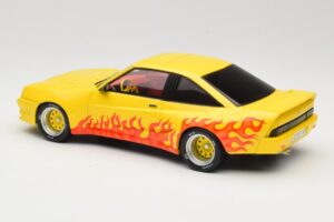 Opel Manta B Mattig Gelb mit Flamme MCG 1:18 MCG18115 Metall – Bild 5 von 6