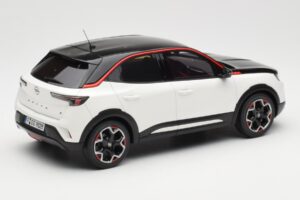 Opel Mokka-E GS Line Jada Weiss Otto 1:18 OT1045 Resin – Bild 2 von 6