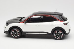 Opel Mokka-E GS Line Jada Weiss Otto 1:18 OT1045 Resin – Bild 3 von 6
