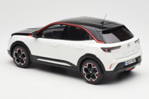 Opel Mokka-E GS Line Jada Weiss Otto 1:18 OT1045 Resin – Bild 5 von 6
