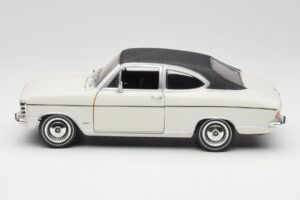 Opel Olympia A Coupe Weiss Schwarz Revell 1:18 8446 Metall – Bild 4 von 8