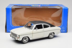 Opel Olympia A Coupe Weiss Schwarz Revell 1:18 8446 Metall – Bild 8 von 8