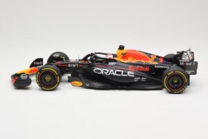 Oracle Red Bull Racing RB19 #1 M. Verstappen Winner Italian GP 2023 Minichamps 1:18 110231501 Metall – Bild 3 von 6