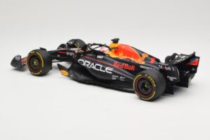Oracle Red Bull Racing RB19 #1 M. Verstappen Winner Italian GP 2023 Minichamps 1:18 110231501 Metall – Bild 5 von 6