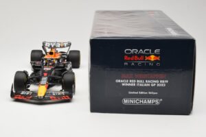 Oracle Red Bull Racing RB19 #1 M. Verstappen Winner Italian GP 2023 Minichamps 1:18 110231501 Metall – Bild 6 von 6