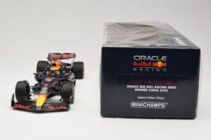 Red Bull Racing RB20 #1 M. Verstappen Winner China GP 2024 Minichamps 1:18 110240501 Metall – Bild 6 von 6