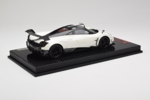 Pagani Huayra BC White Metallic Yy Model 1:18 REMC025 Resin – Bild 3 von 7