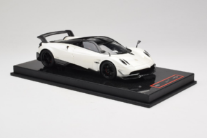 Pagani Huayra BC White Metallic Yy Model 1:18 REMC025 Resin – Bild 4 von 7
