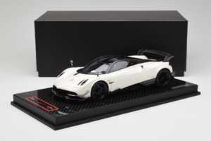 Pagani Huayra BC White Metallic Yy Model 1:18 REMC025 Resin – Bild 7 von 7