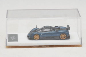 Pagani Zonda Tricolore Exposed Carbon Blau Henson & Heaven 1:64 PZTECB01 Metall – Bild 6 von 7