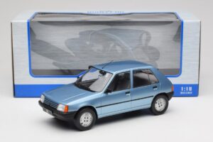 Peugeot 205 Blau MCG 1:18 MCG18491 Metall – Bild 6 von 6