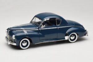 Peugeot 302 Coupe Blau Solido 1:18 8168 Metall
