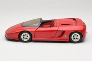 Pininfarina Mythos Rot Revell 1:18 8806 Metall – Bild 4 von 8