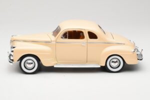 Plymouth Coupe Beige Road Signature 1:18 92398 Metall – Bild 4 von 8