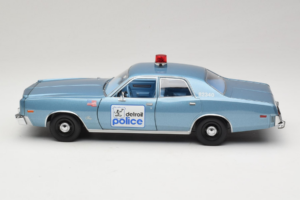 Plymouth Fury Beverly Hills PD Blau GreenLight 1:18 19069 Metall – Bild 4 von 8