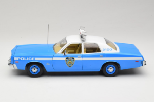 Plymouth Fury Police Pursuit New York Police Department GreenLight 1:18 19043 Metall – Bild 4 von 8