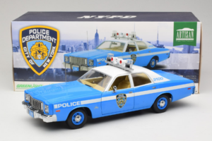 Plymouth Fury Police Pursuit New York Police Department GreenLight 1:18 19043 Metall – Bild 8 von 8