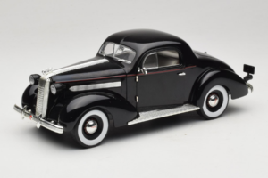 Pontiac Deluxe Schwarz Signature Models 1:18 18106 Metall