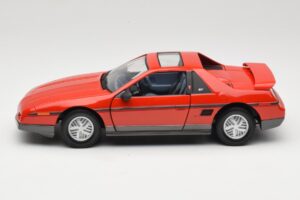 Pontiac Fiero GT Rot Road Signature 1:18 92588 Metall – Bild 4 von 8