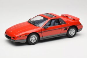 Pontiac Fiero GT Rot Road Signature 1:18 92588 Metall