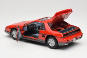 Pontiac Fiero GT Rot Road Signature 1:18 92588 Metall – Bild 5 von 8