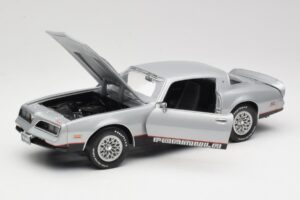 Pontiac Firebird Formula Silber ERTL 1:18 33514 Metall – Bild 2 von 8