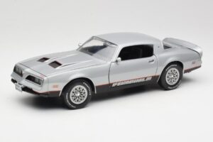 Pontiac Firebird Formula Silber ERTL 1:18 33514 Metall