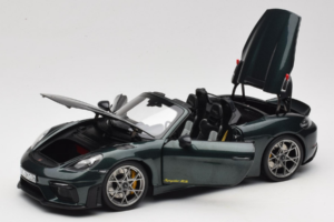 Porsche 718 Spyder RS Weissach Pack Forest Green Norev 1:18 187272 Metall – Bild 2 von 8