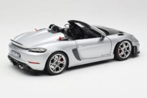 Porsche 718 Spyder RS Weissach Pack GT-Silver Metallic Norev 1:18 187270 Metall – Bild 3 von 8