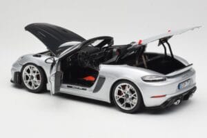 Porsche 718 Spyder RS Weissach Pack GT-Silver Metallic Norev 1:18 187270 Metall – Bild 5 von 8