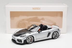 Porsche 718 Spyder RS Weissach Pack GT-Silver Metallic Norev 1:18 187270 Metall – Bild 8 von 8