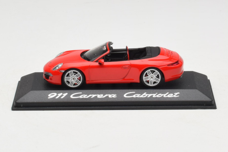 Porsche 911 991 Carrera Cabriolet Rot Minichamps 1:43 Porsche 911 991 Carrera Cabriolet Rot Minichamps 1:43 WAP0200120C Metall