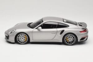 Porsche 911 991 Turbo S Silber Minichamps 1:18 113067126 Metall – Bild 4 von 8