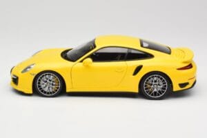 Porsche 911 991 Turbo S Gelb Mit Silbernen Felgen Minichamps 1:18 110062322 Metall – Bild 4 von 8