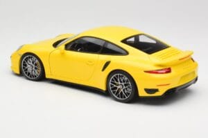 Porsche 911 991 Turbo S Gelb Mit Silbernen Felgen Minichamps 1:18 110062322 Metall – Bild 5 von 8