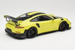 Porsche 911 GT2 RS 991.2 Weissach Package Grün Schwarze Felgen Minichamps 1:18 155068300-1 Metall – Bild 2 von 6