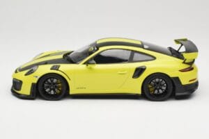 Porsche 911 GT2 RS 991.2 Weissach Package Grün Schwarze Felgen Minichamps 1:18 155068300-1 Metall – Bild 3 von 6