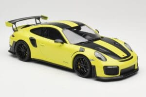 Porsche 911 GT2 RS 991.2 Weissach Package Grün Schwarze Felgen Minichamps 1:18 155068300-1 Metall – Bild 4 von 6