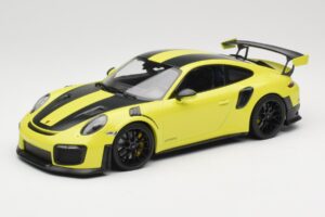 Porsche 911 GT2 RS 991.2 Weissach Package Grün Schwarze Felgen Minichamps 1:18 155068300-1 Metall