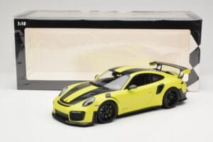 Porsche 911 GT2 RS 991.2 Weissach Package Grün Schwarze Felgen Minichamps 1:18 155068300-1 Metall – Bild 6 von 6