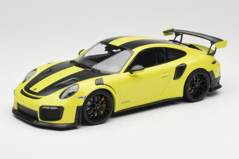 Porsche 911 GT2 RS 991.2 Weissach Package Grün Schwarze Felgen Minichamps 1:18 155068300-1 Metall