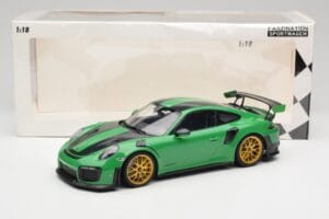 Porsche 911 991.2 GT2 RS Weissach Package British Racing Grün & Goldene Räder Minichamps 1:18 153068318 Metall – Bild 6 von 6
