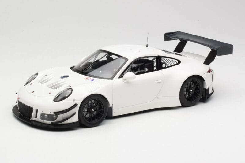 Porsche 911 991.2 GT3 R Weiss mit Schwarzen Rädern Minichamps 1:18 155186900 Metall